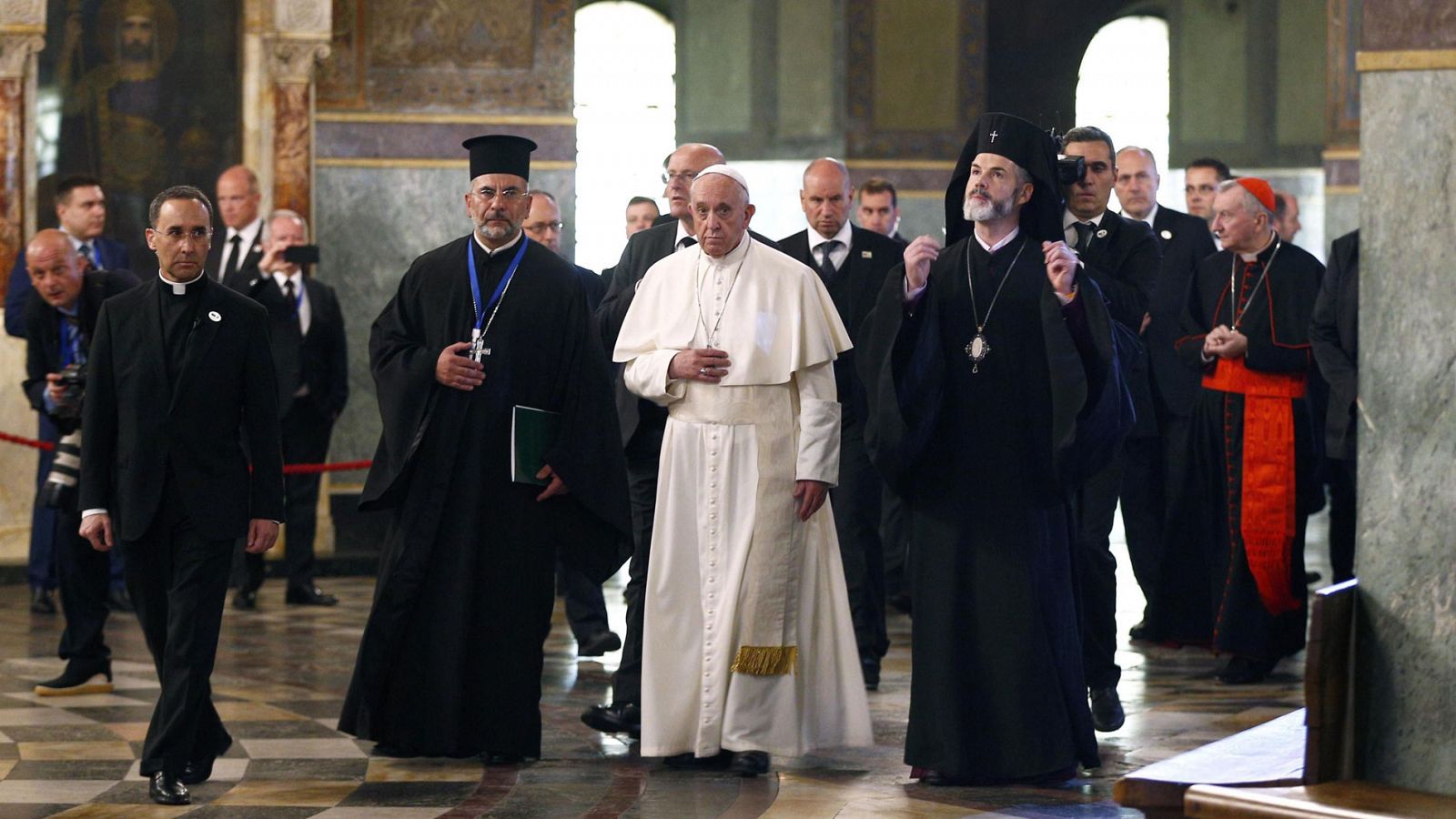 Telediario 1: El papa viaja a Bulgaria para impulsar el ecumenismo y afrontar la crisis de los refugiados | RTVE Play