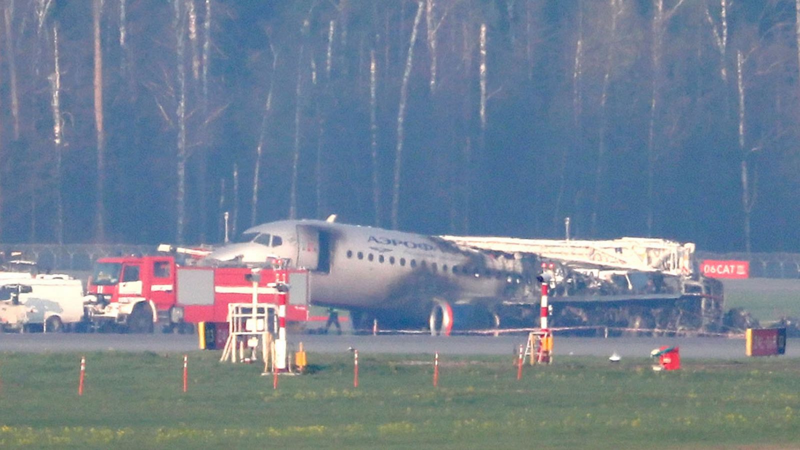 Rusia investiga el accidente de avión en el que han muerto 41 personas y 37 han sobrevivido