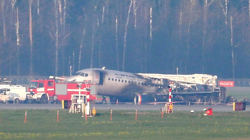 Rusia investiga el accidente de avión en el que han muerto 41 personas y 37 han sobrevivido