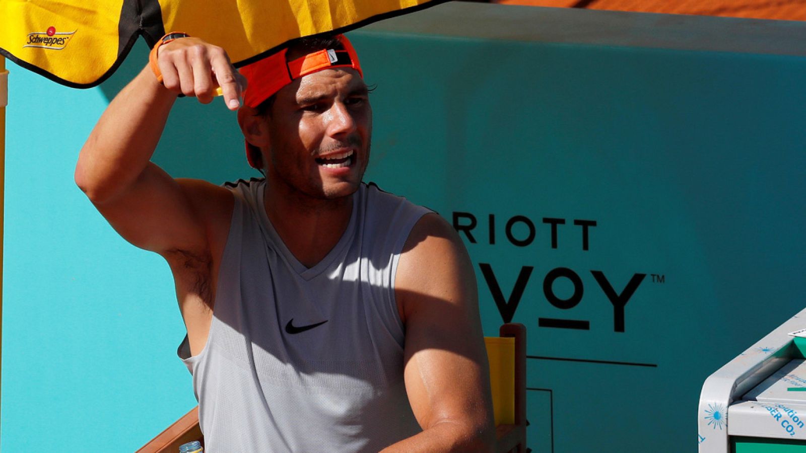 Rafa Nadal vuelve a entrenar tras sufrir un proceso vírico