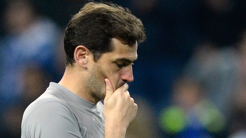 La carrera profesional de Iker, en el aire