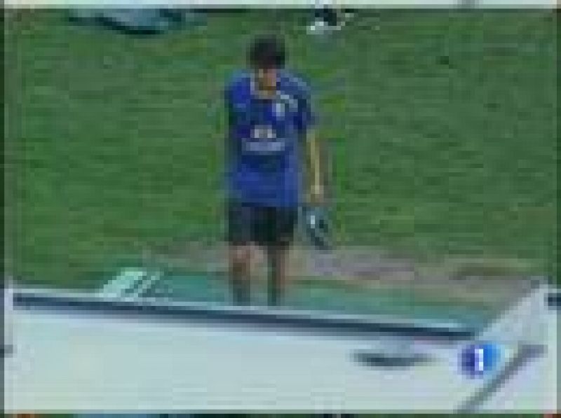 El fichaje de Kaká por el Real Madrid no se llegó a concretar por una llamda de Ancelotti, pero la contratación del brasileño está cercana.