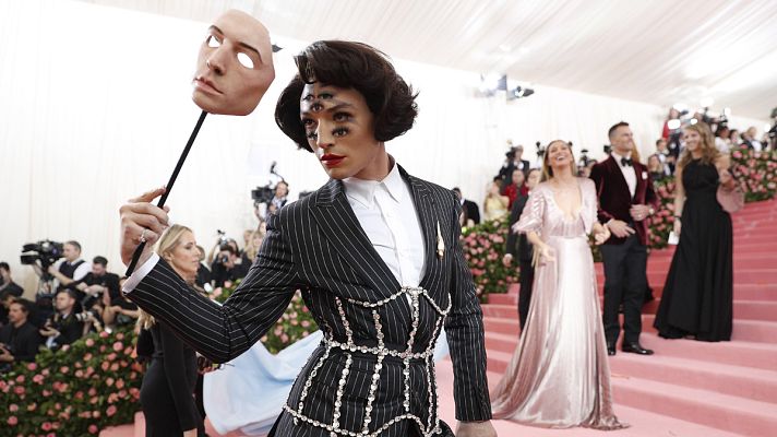 La gala del MET rinde homenaje a la extravagancia de la estética 'Camp'