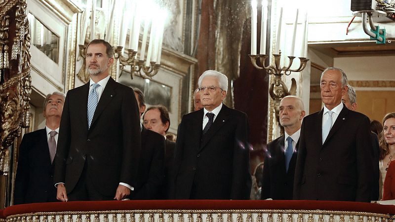 Italia recibe a Felipe VI y Juan Carlos I con el himno de España con letra de Pemán