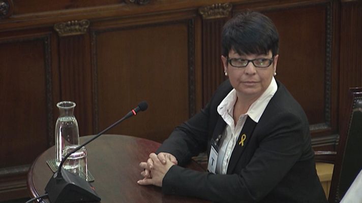  - Una testigo confirma que los Mossos les informaron exactamente de la hora a la que tendrían que abandonar los colegios