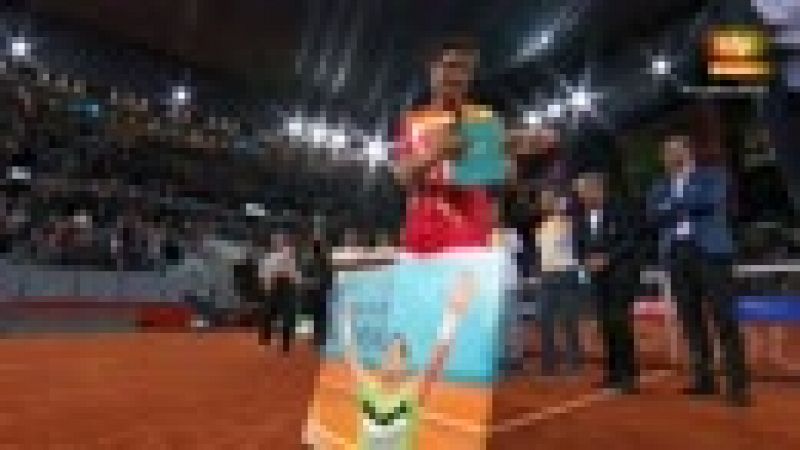 Tras caer eliminado del Madrid Open, David Ferrer recibió un sentido homenaje del tenis español y el alicantino lo agradeció en un largo discurso ante el público del estadio Manolo Santana.