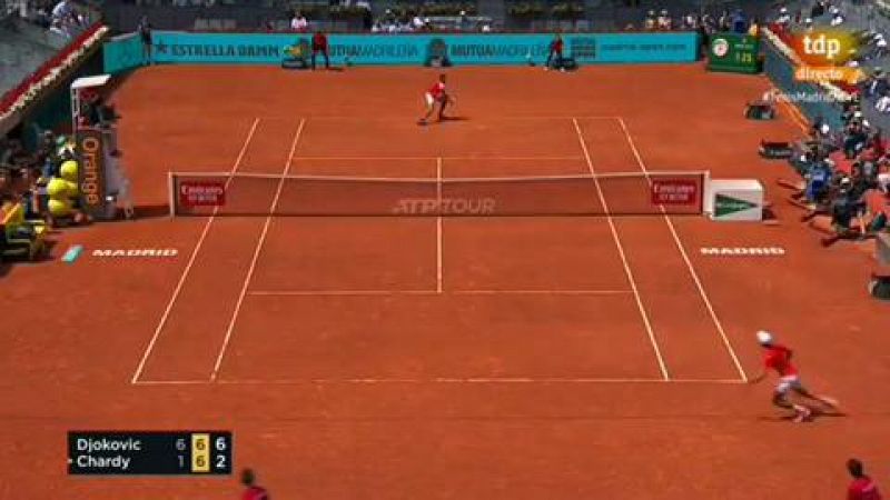 Con un 6-1 y 7-6, Novak Djokovic ha conseguido el pase a cuartos de final del Madrid Open. Deja en el camino a Jeremy Chardy y avanza con paso firme.