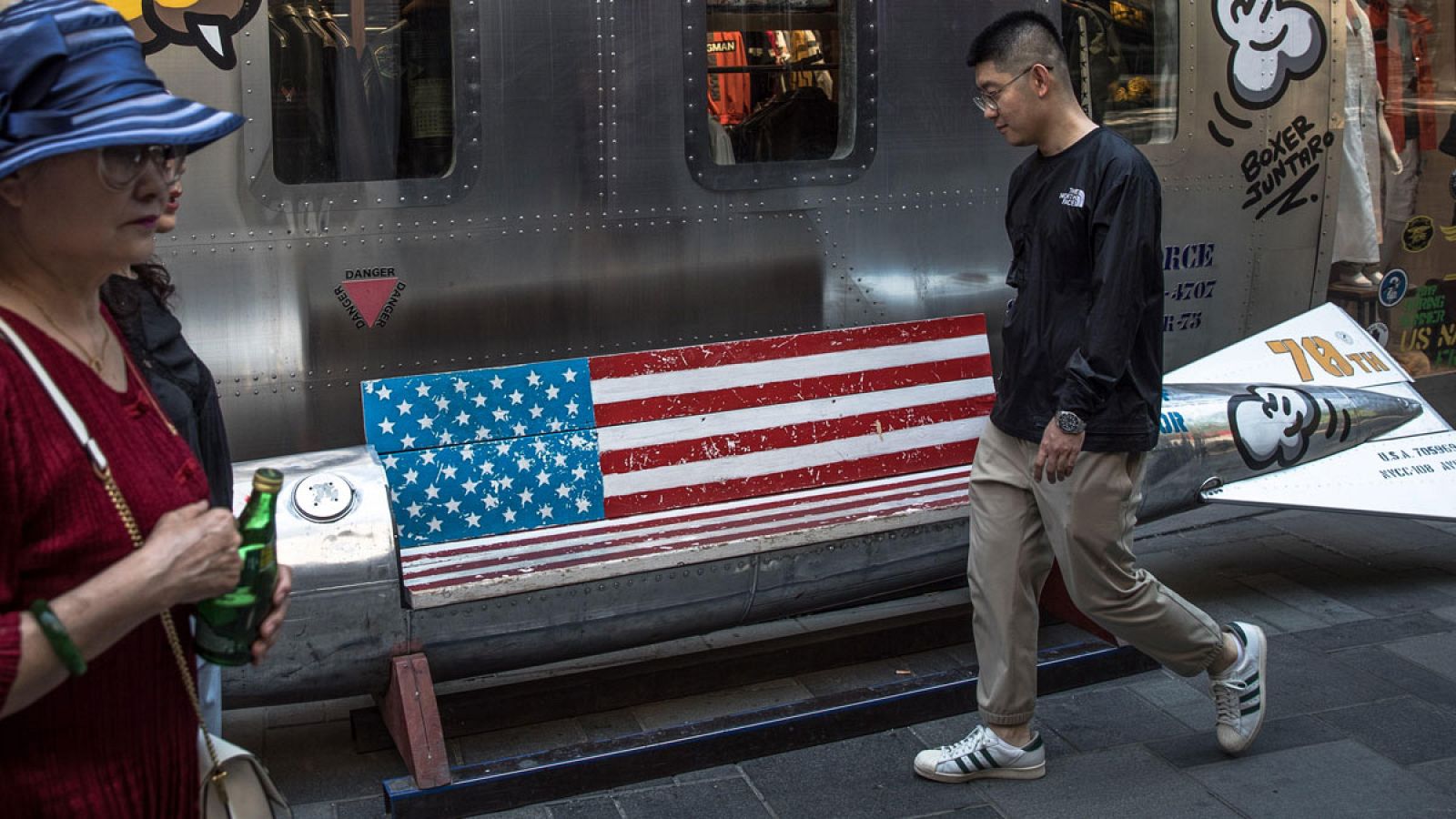 EE.UU. aplica una subida del 10% al 25% a importaciones de China, que amenaza con "contramedidas"