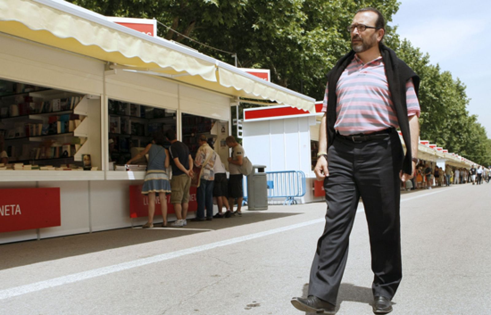 La feria del libro de Madrid llega este fin de semana a su ecuador y los ánimos son optimistas | Ver