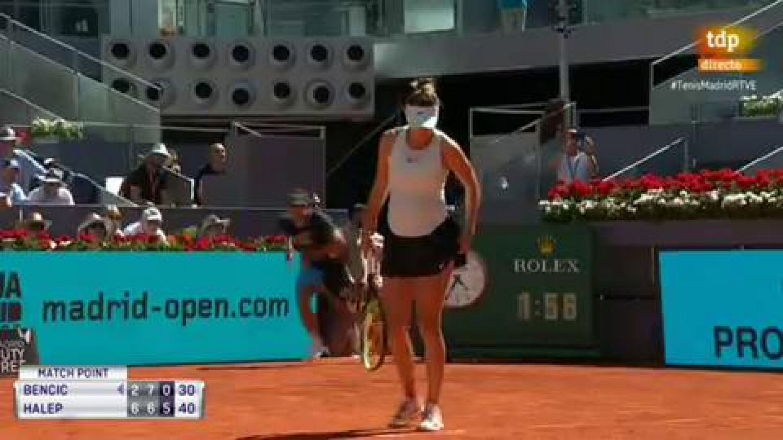 La rumana Simona Halep venció a la suiza Belinda Bencic, por 6-2, 6-7(2) y 6-0, en una hora y 57 minutos, y se clasificó para disputar por cuarta vez la final del Mutua Madrid Open, y por tanto se encuentra a una sola victoria de recuperar el puesto 