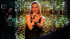 Servir y Proteger - Sara se atreve a cantar en el 'Moonlight'