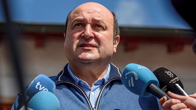 Andoni Ortzar (PNV) reconoce la "entrega" de Rubalcaba y su papel en momentos clave de la democracia