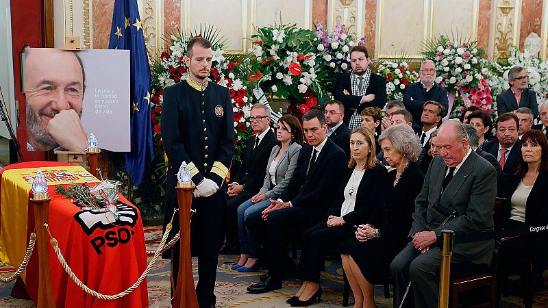 Muere Rubalcaba: Emotiva despedida a Rubalcaba en un Congreso de los Diputados rendido a su figura | Ver