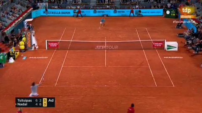 El griego Stefanos Tsitsipas ha eliminado a Nadal del Madrid Open al derrotarle por 6-4 y 6-3 en un partido en el que impuso su potencia física.