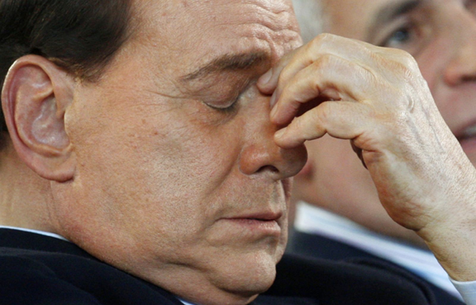 Berlusconi y las 'inocentes' fotos de sus fiestas publicadas en España y censuradas en Italia | Ver