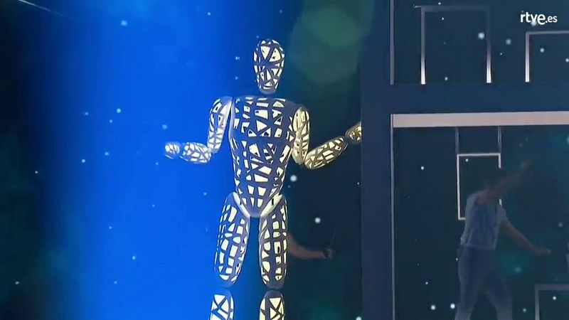 Eurovisin 2019 - Segundo pase de Miki con seguimiento a la marioneta Paco en el segundo ensayo