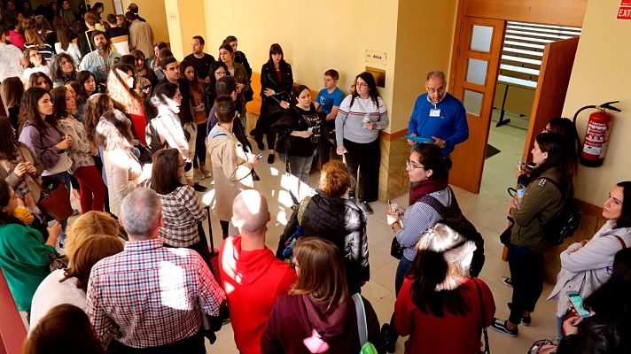 Telediario 1 - Más de 140.000 personas se presentan a las oposiciones de enfermería