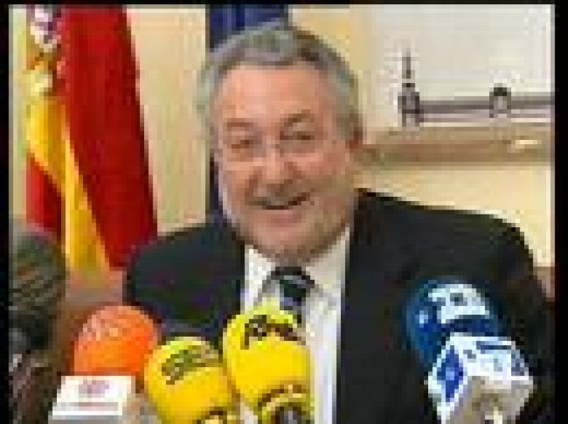 El ministro de Sanidad y Consumo, Bernat Soria, durante una comparecencia antes los medios