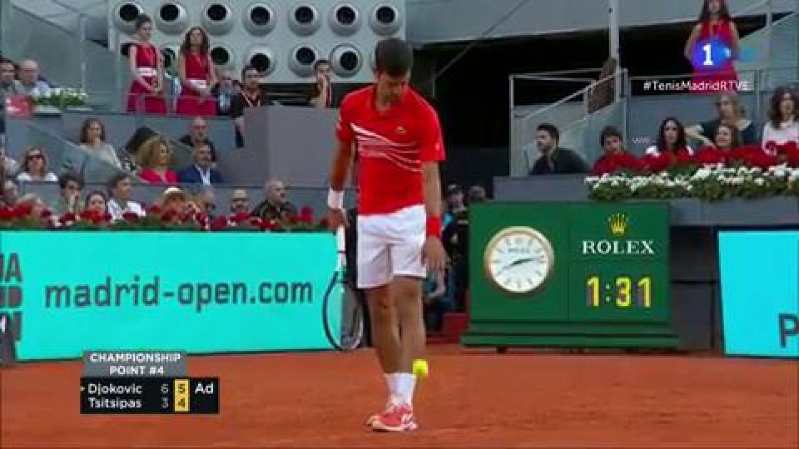 Novak Djokovic ha derrotado a Stefanos Tsitsipas en la final del Madrid Open 2019 por 6-3 y 6-4 y se ha hecho con su tercer torneo madrileño. El serbio no ha dado opción a su rival.
