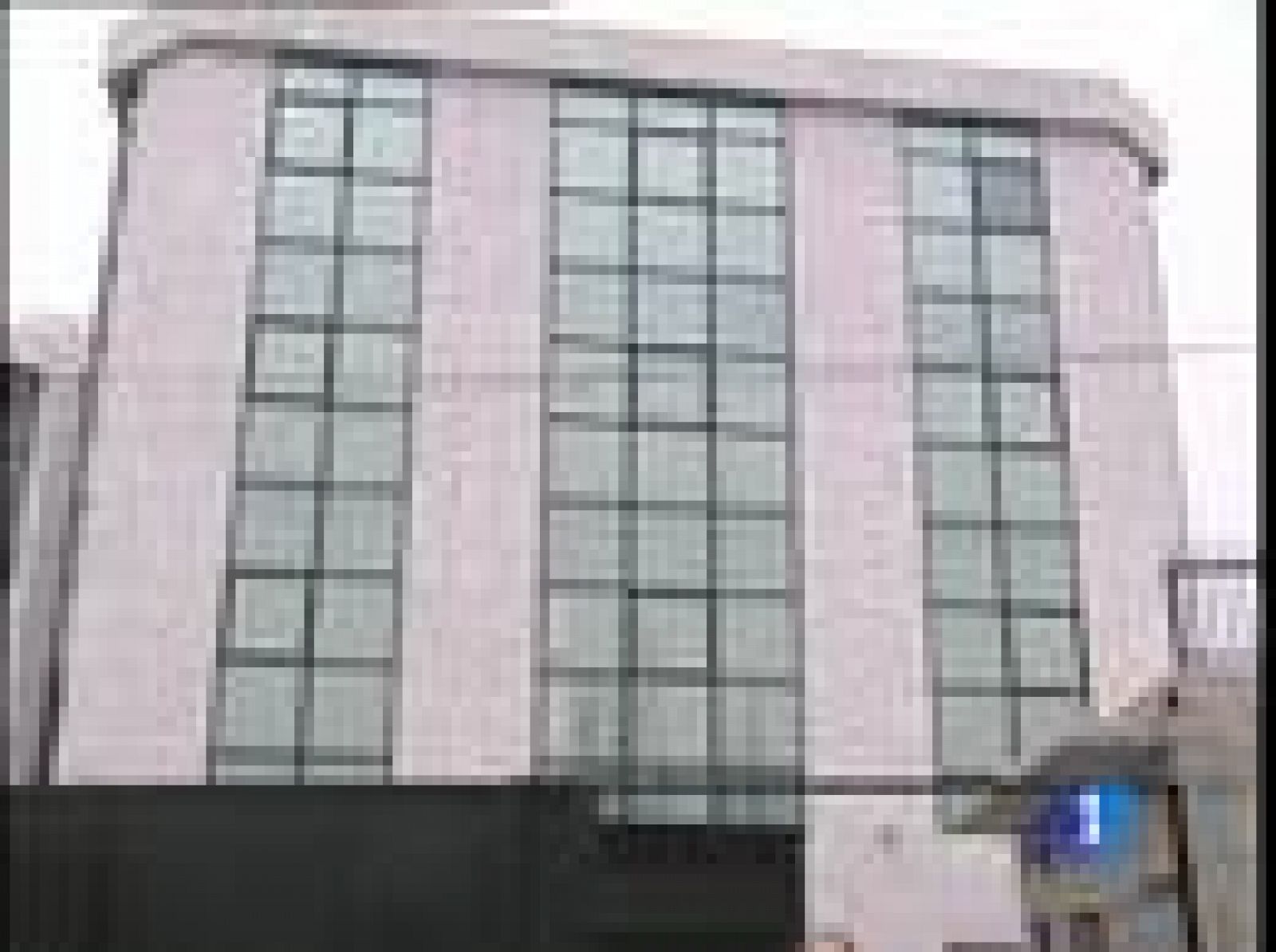 La policía analiza el contenido de un zulo que, según todos los indicios, pertenecería a ETA | Ver