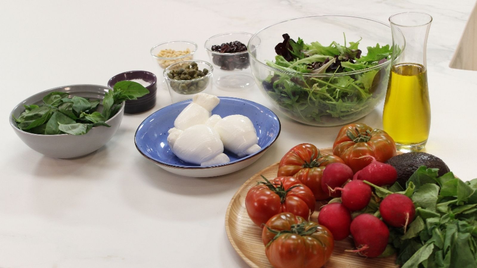 Hacer de comer - Ensalada caprese y solomillo ibérico al horno - ver ahora