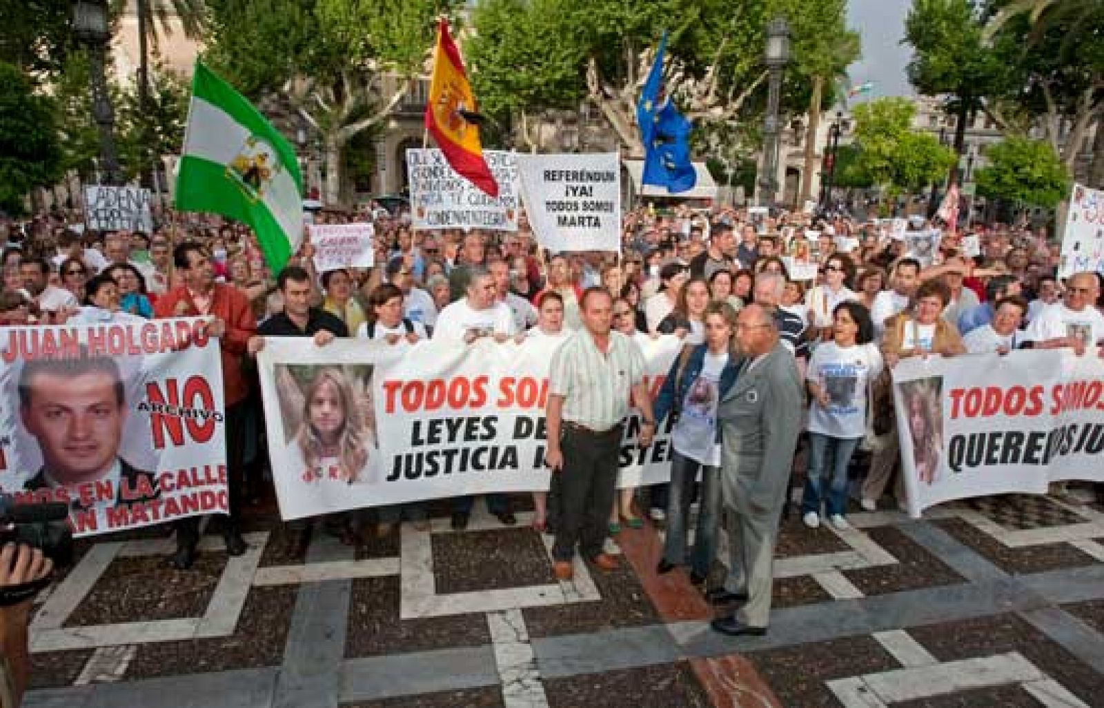 Cientos de personas en catorce ciudades se echan a la calle para pedir justicia