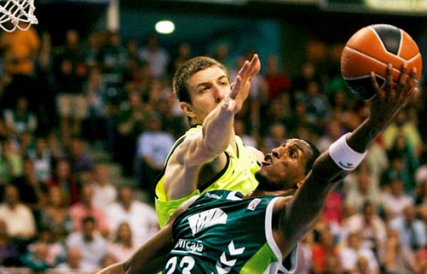 Baloncesto en RTVE - El Unicaja fuerza el tercer partido