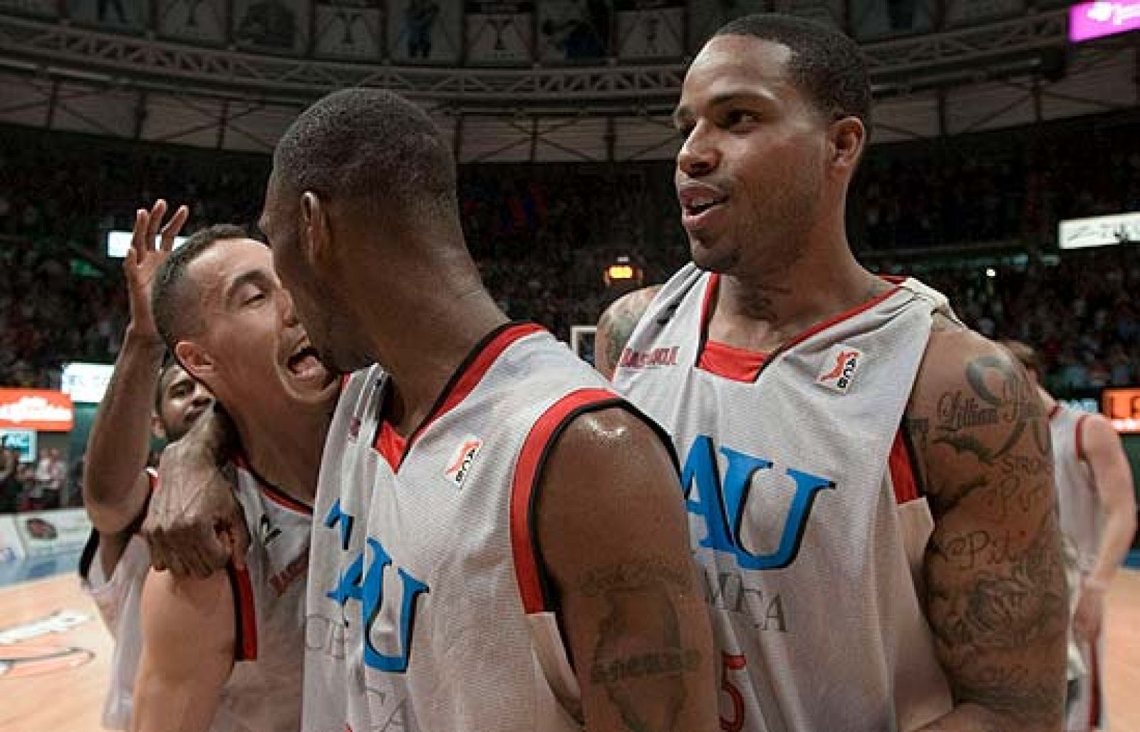 El Tau se cuela en la final de la ACB