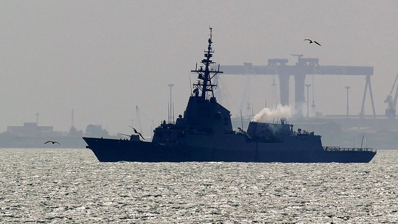 Robles justifica la retirada de la fragata 'Méndez Núñez'