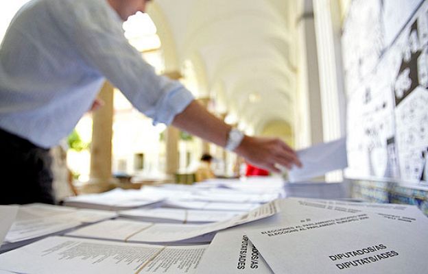  - Votan los políticos