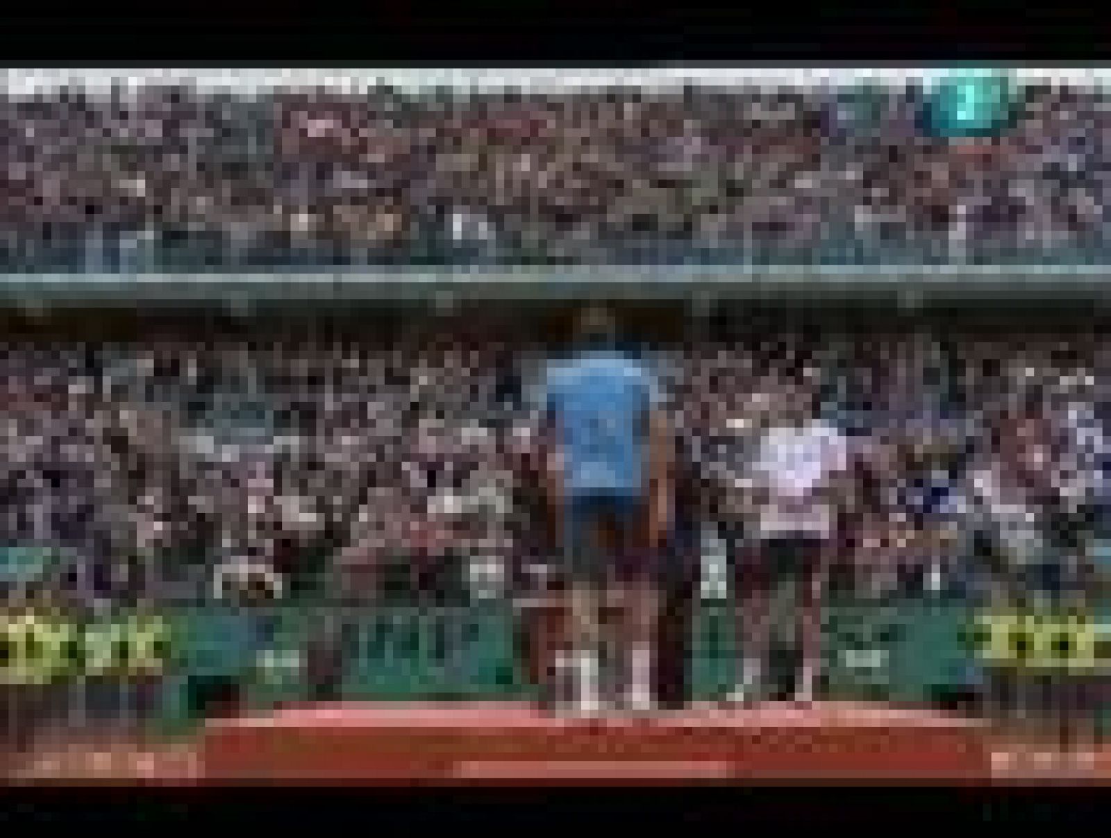 Las lágrimas del campeón al recibir la Copa de los Mosqueteros | Ver