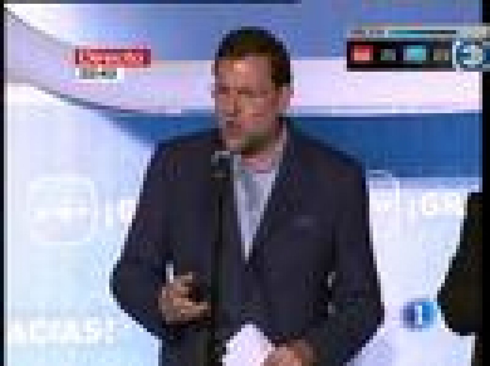 Rajoy y Mayor Oreja celebran los resultados | Ver