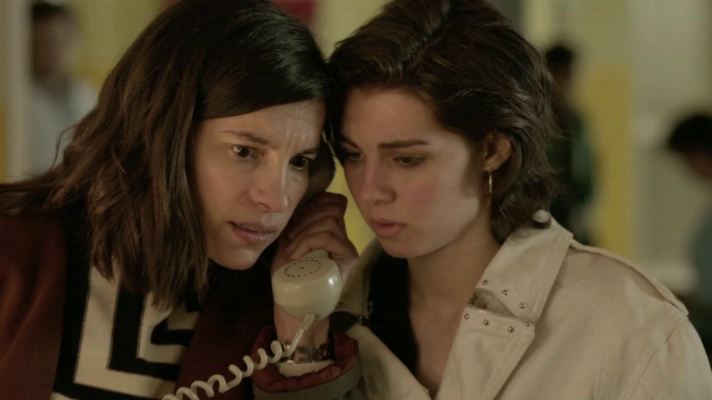 Cuéntame cómo pasó - Merche le pide a sus hijas que no digan nada a la familia