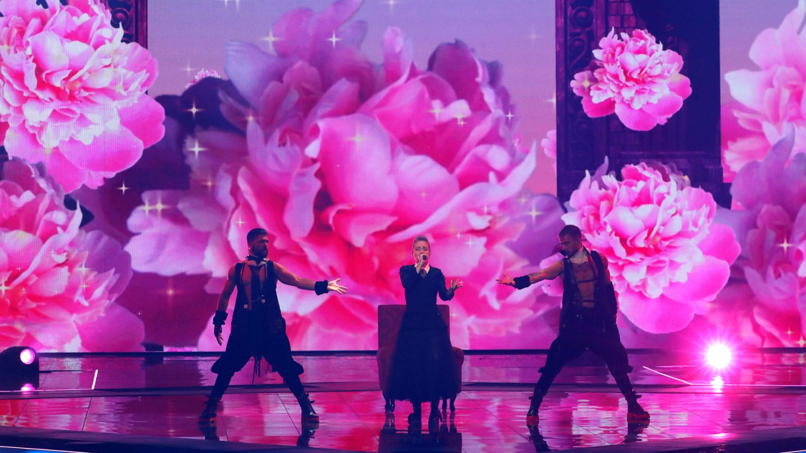 Eurovisión 2019 - Rumanía: Ester Peony canta "On a Sunday" en la segunda semifinal