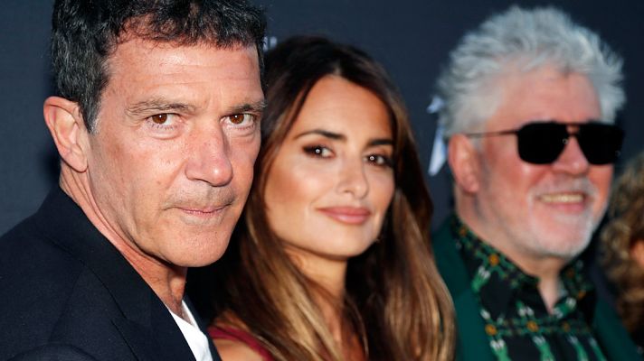 Telediario 1 - Almodóvar y los protagonistas de 'Dolor y gloria' presentan la película en Cannes