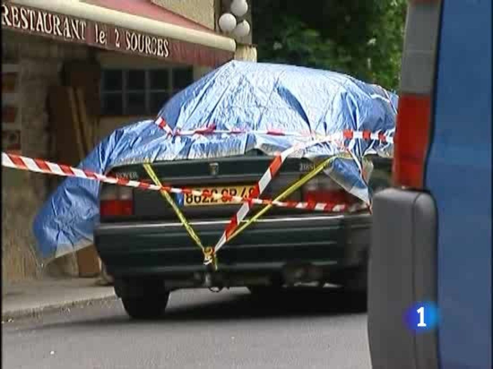 Uno de los agentes franceses está herido en una mano.