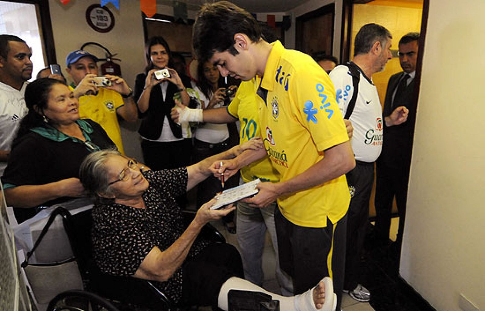 Kaká ya ha pasado el reconocimiento médico con el Real Madrid, ha sido en Brasil, donde se encuentra concentrado el jugador con su selección.