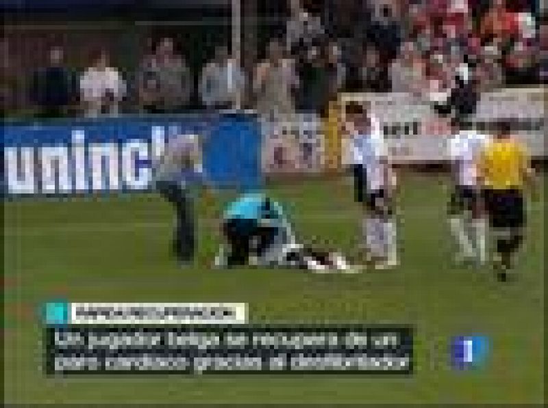 Un pequeño desfibrilador le ha salvado la vida a este jugador belga, que cayó desplomado sobre el césped.