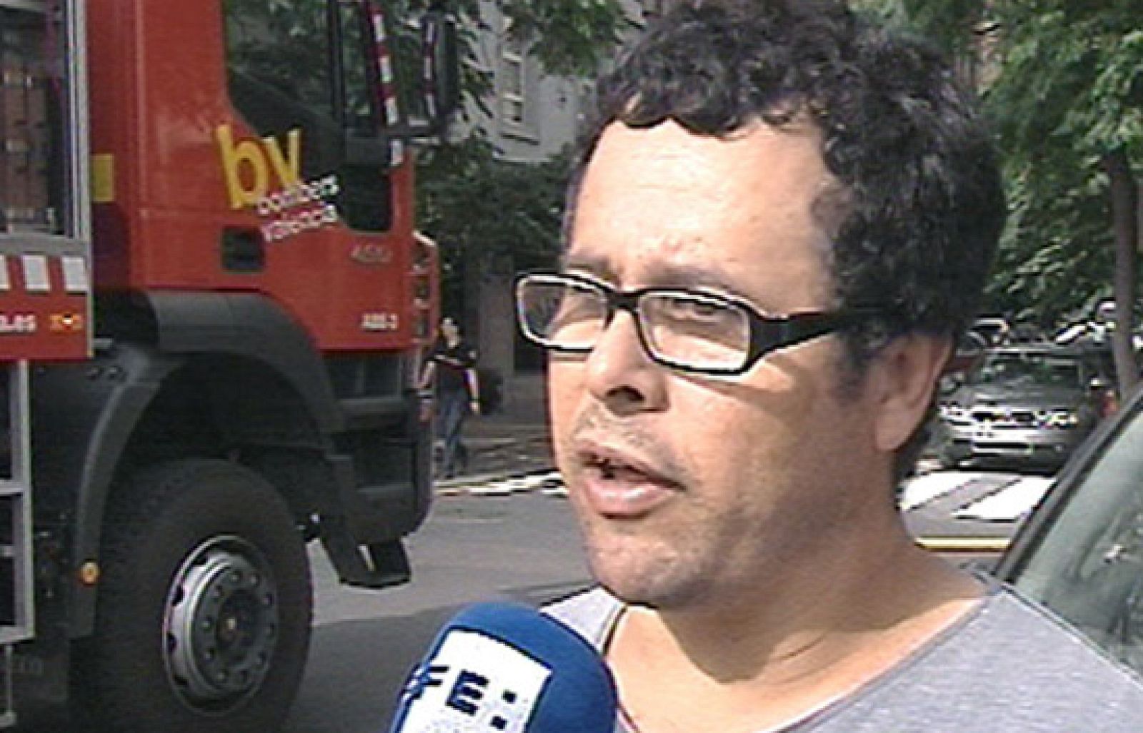 España Directo - Un inmigrante sin papeles salva a una anciana en un incendio | Ver