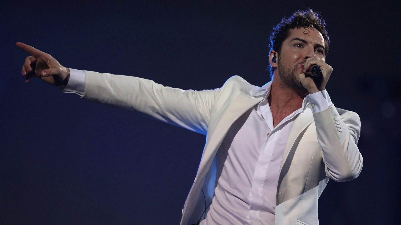 David Bisbal ofrece un concierto en el mítico teatro Olympia de París