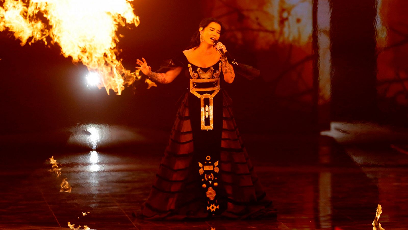 Final Eurovisión 2019 - Albania: Jonida Maliqi canta "Ktheju tokës"