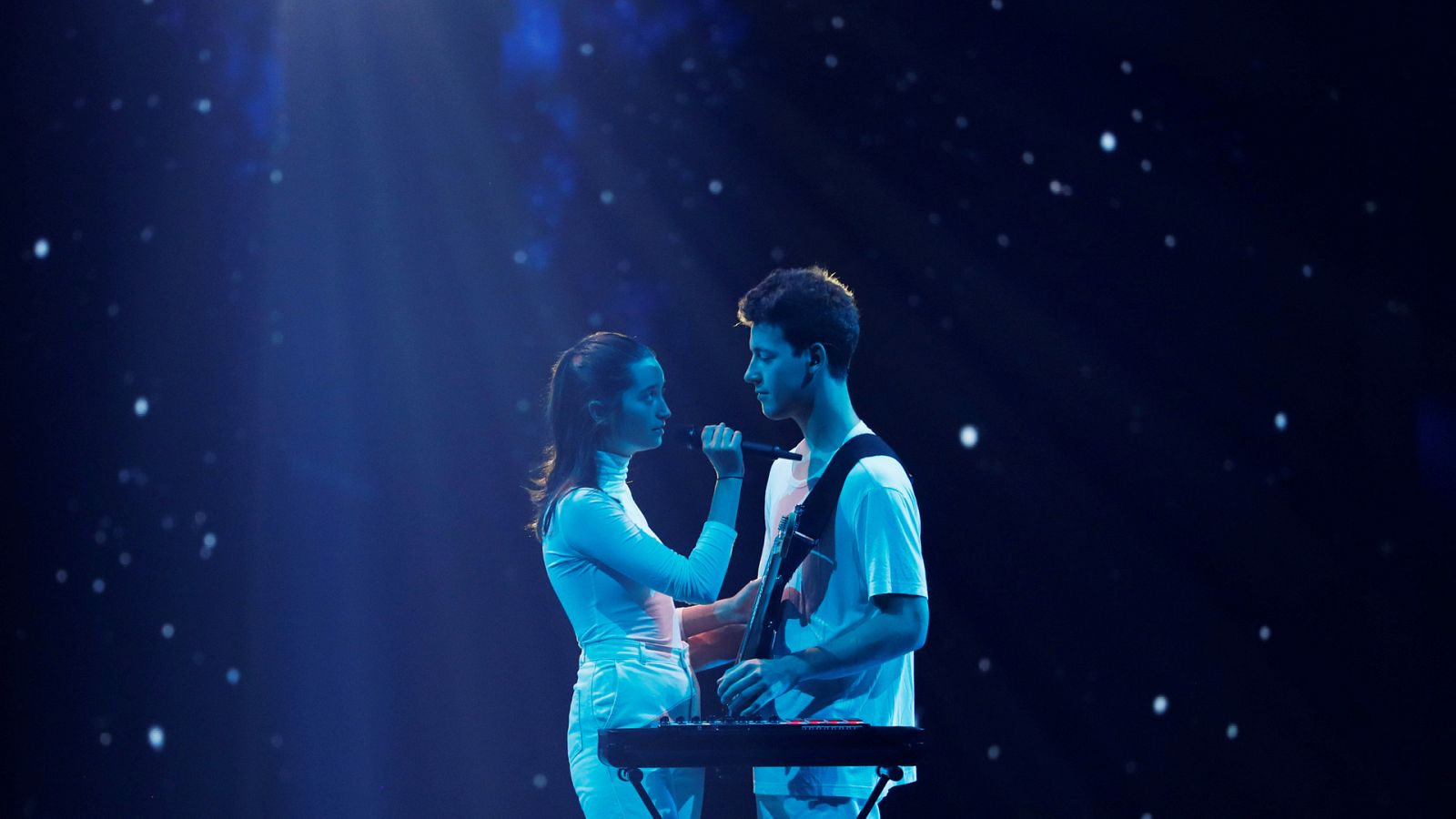Eurovisión 2019 - Eslovenia: Zala Kralj & Gasper Santl cantan "Sebi" en la final