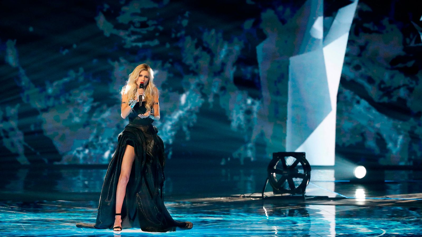 Eurovisión 2019 - Serbia: Nevena Bo¿ovic canta "Kruna" en la final