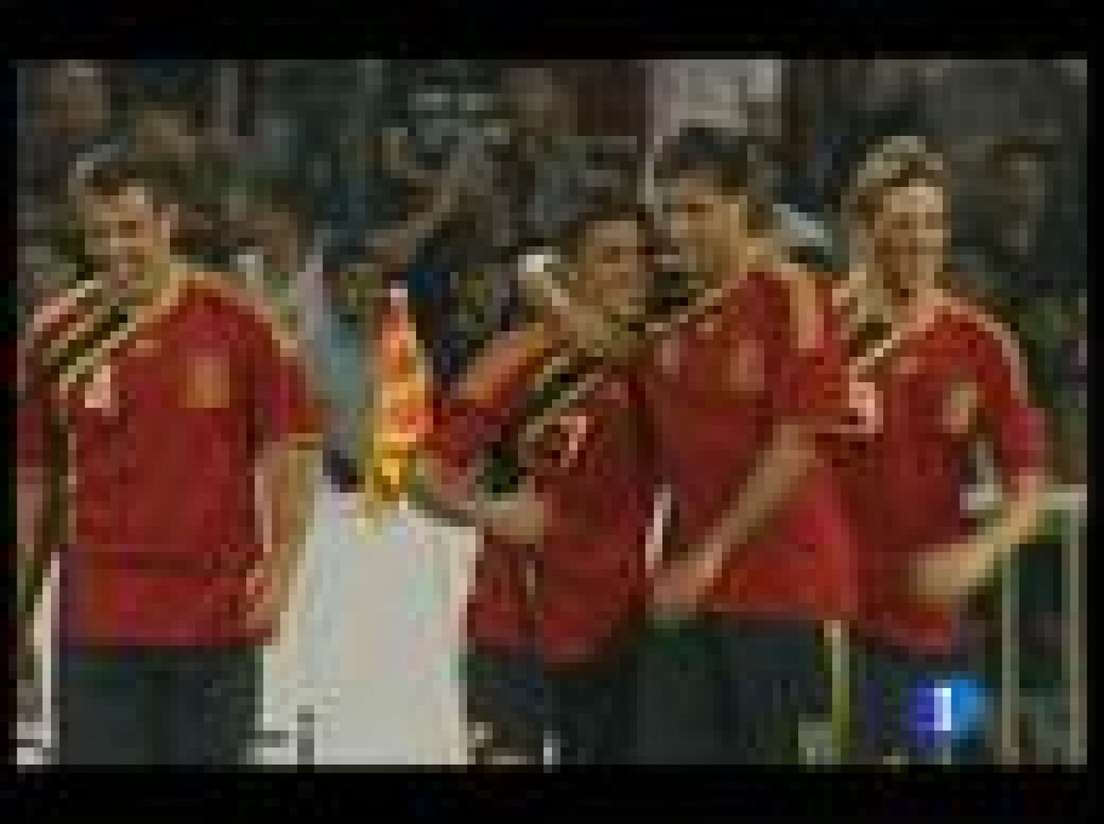 La selección española se regaló una cómoda goleada ante Azerbaiyán en el camino a la Copa Confederaciones que disputará con un elenco de selecciones mundiales. Villa fue el gran protagonista, con tres goles en apenas diez minutos .