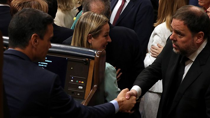 Oriol Junqueras saluda a Pedro Sánchez