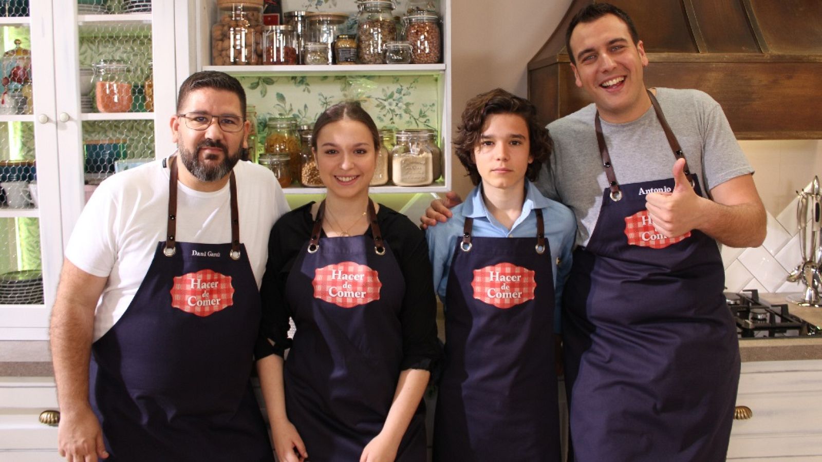 Hacer de comer - Macarrones con queso y mousse de chocolate y nata - ver ahora
