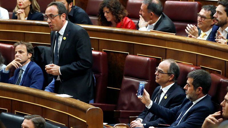 "Presos políticos", "por España" y "por los derechos sociales": las fórmulas de acatamiento que hicieron retumbar el Congreso