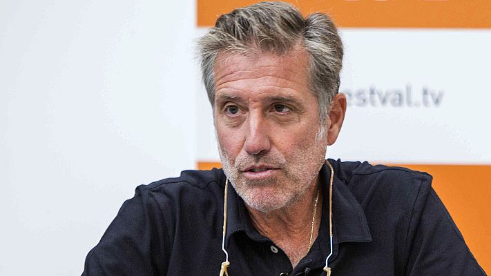 Telediario 1 - Bebo San Juan, alter ego de Emilio Aragón, da 'La vuelta al mundo' a ritmo de música cubana