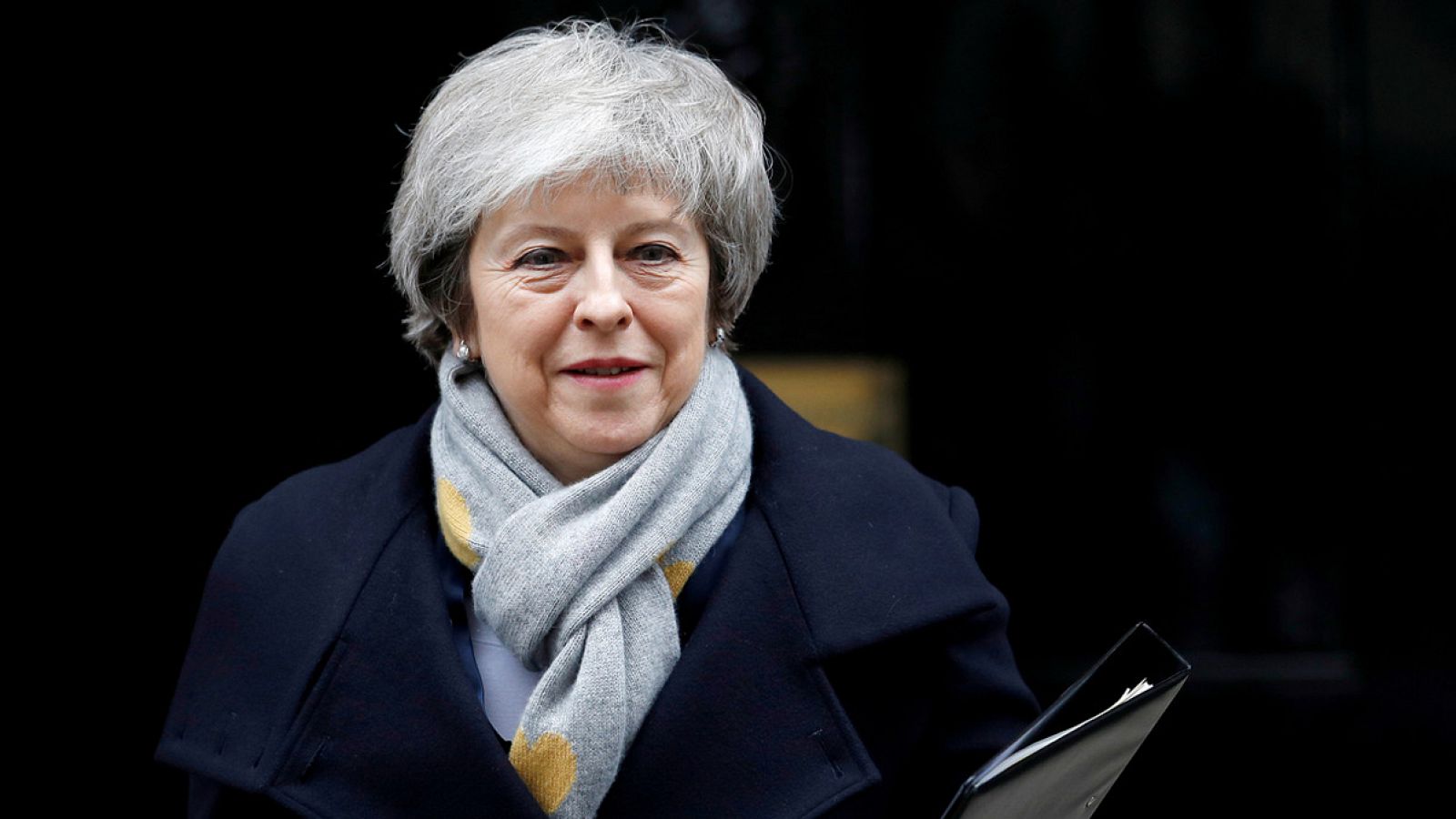 La dimisión de una ministra por desavenencias sobre el 'Brexit' aumenta la presión sobre Theresa May