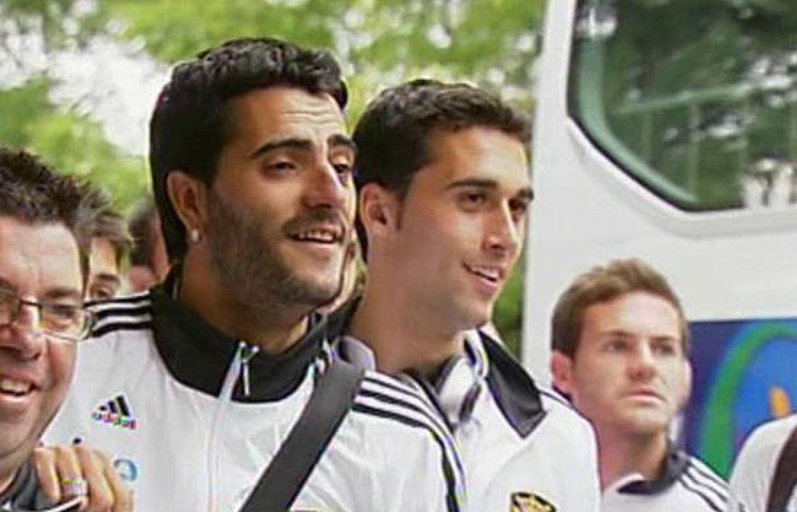 La selección española de fútbol ya ha llegado a Sudáfrica, los jugadores se han quedado asombrados con el recibimiento que les han hecho.